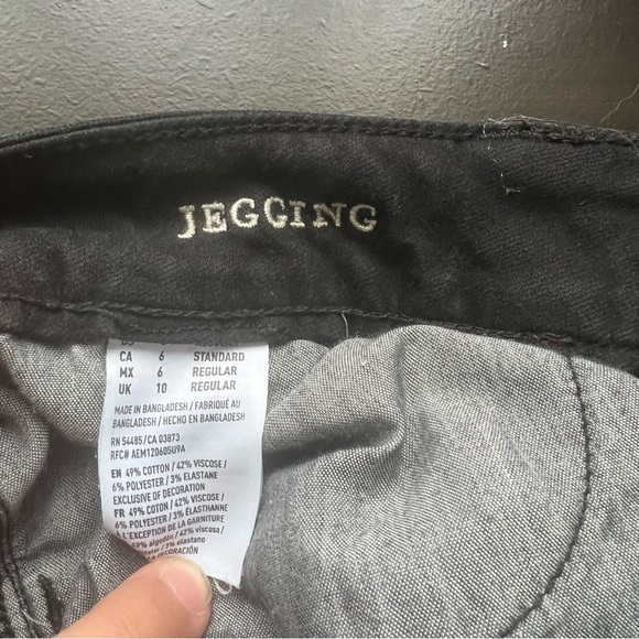 American Eagle Super Stretch Distressed Black Jeggings Size 6 - Picture 6 of 6